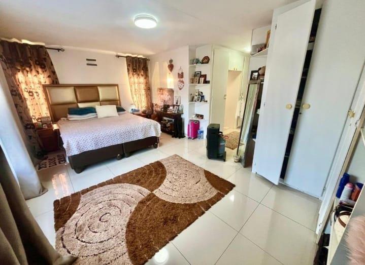 4 Bedroom Property for Sale in Mondeor Gauteng