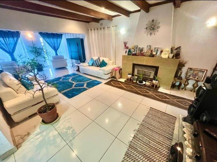 4 Bedroom Property for Sale in Mondeor Gauteng