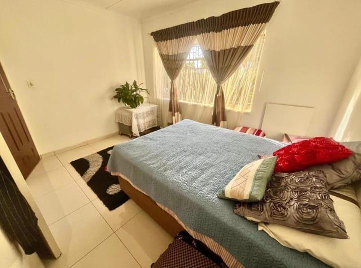 4 Bedroom Property for Sale in Mondeor Gauteng