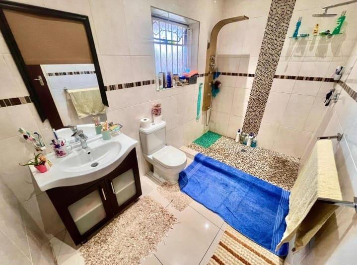 4 Bedroom Property for Sale in Mondeor Gauteng