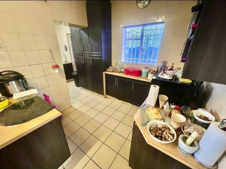 4 Bedroom Property for Sale in Mondeor Gauteng