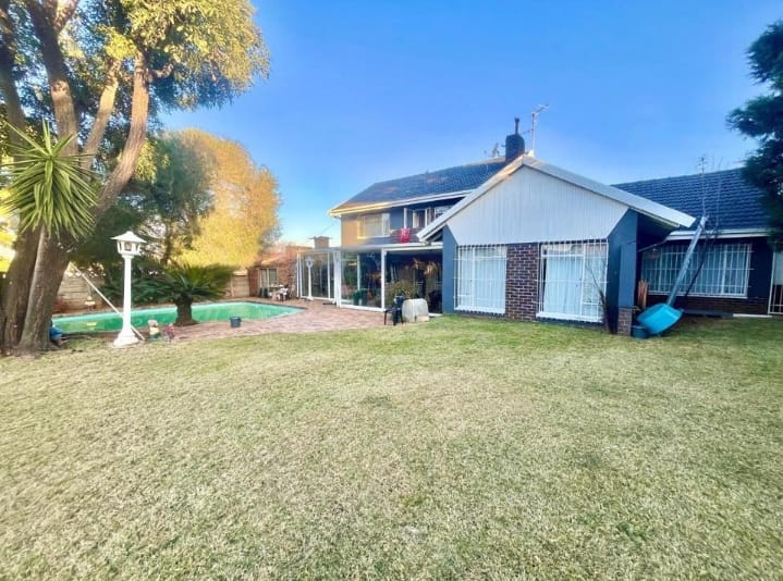 4 Bedroom Property for Sale in Mondeor Gauteng