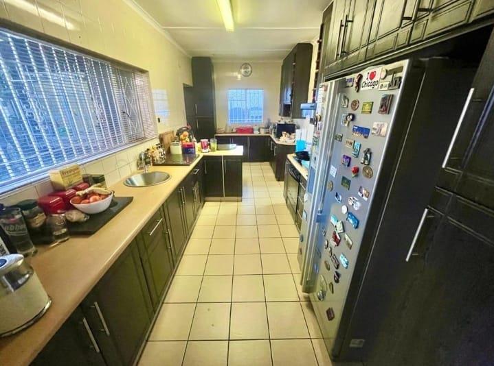 4 Bedroom Property for Sale in Mondeor Gauteng