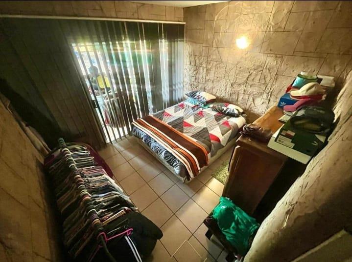 4 Bedroom Property for Sale in Mondeor Gauteng