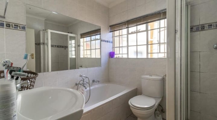 6 Bedroom Property for Sale in Winchester Hills Gauteng
