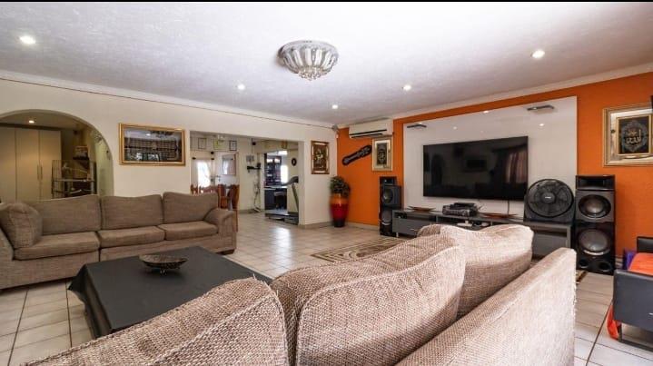 6 Bedroom Property for Sale in Winchester Hills Gauteng