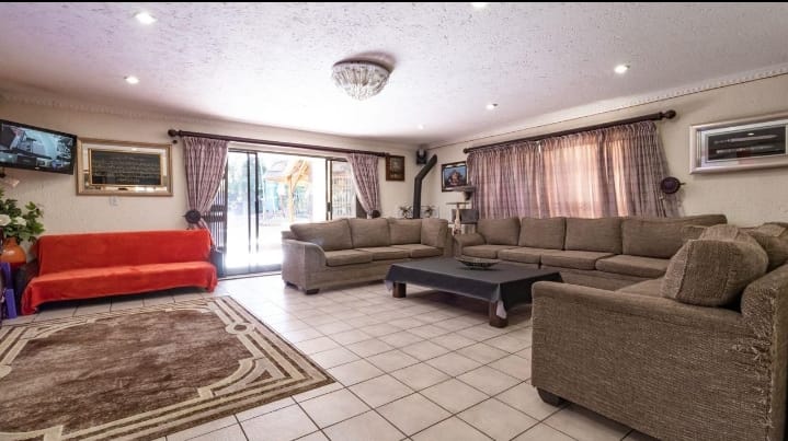 6 Bedroom Property for Sale in Winchester Hills Gauteng
