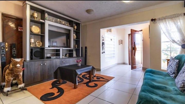 6 Bedroom Property for Sale in Winchester Hills Gauteng