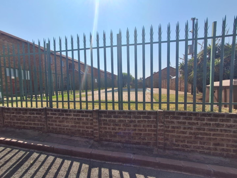 2 Bedroom Property for Sale in Liefde en Vrede Gauteng