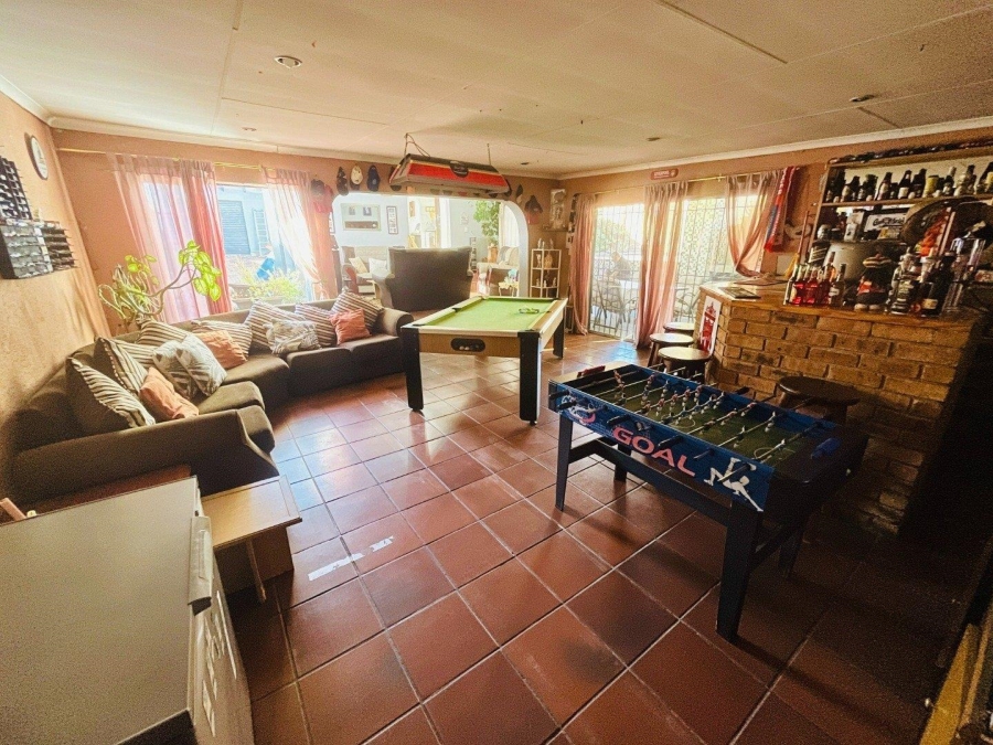 4 Bedroom Property for Sale in Suideroord Gauteng