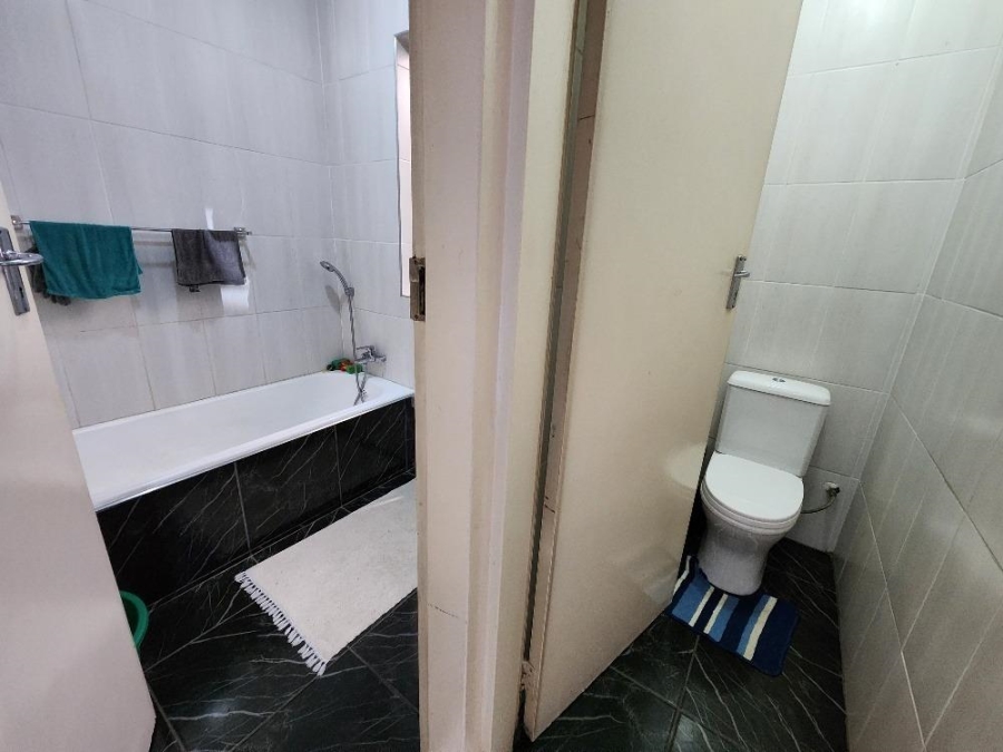 2 Bedroom Property for Sale in Wychwood Gauteng