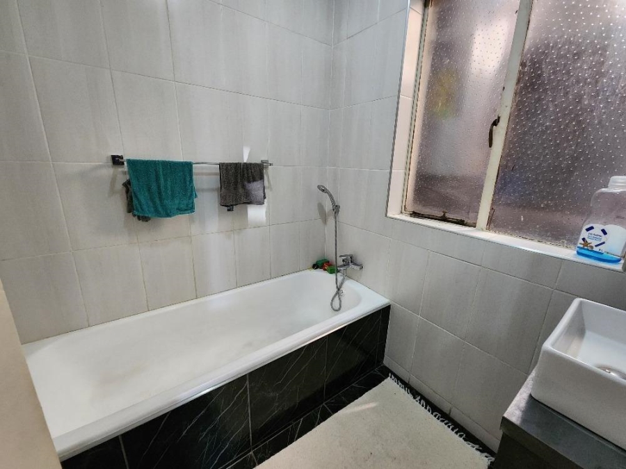 2 Bedroom Property for Sale in Wychwood Gauteng