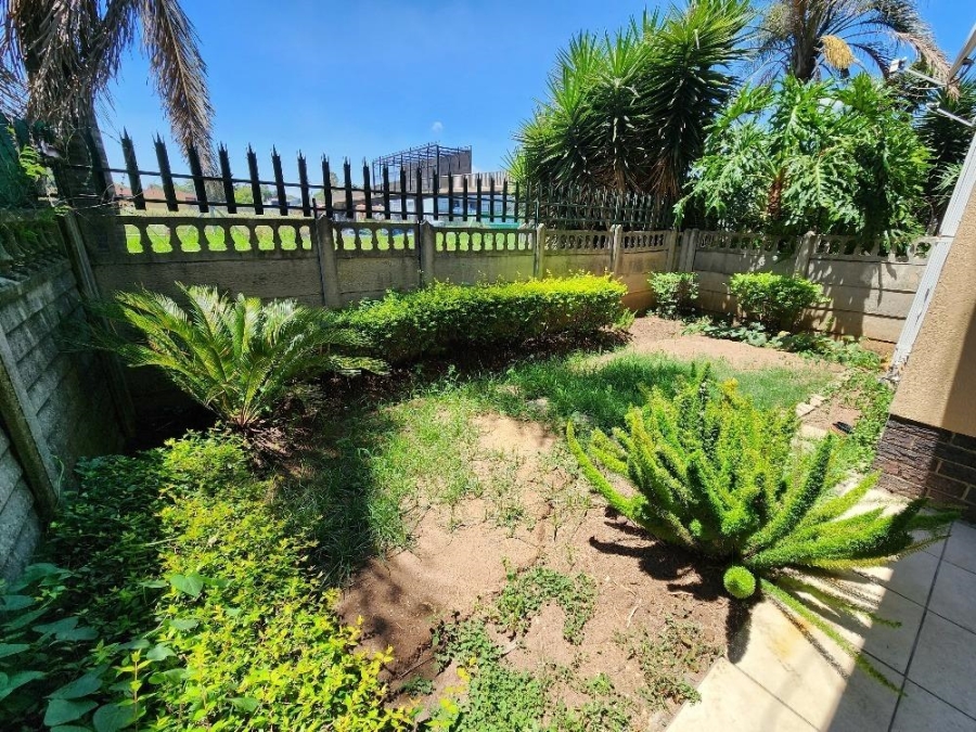 2 Bedroom Property for Sale in Wychwood Gauteng