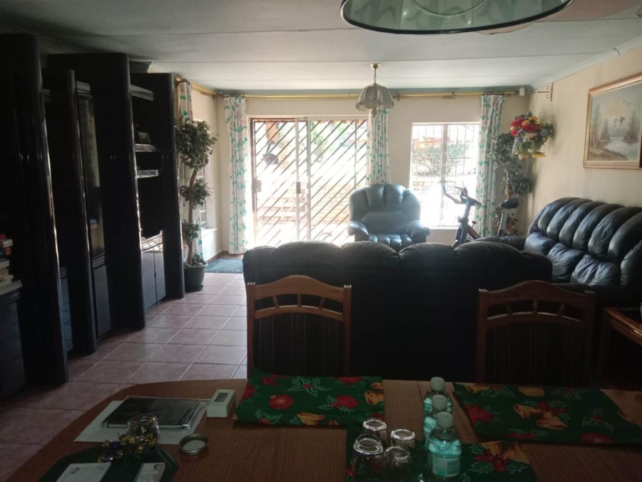3 Bedroom Property for Sale in Mulbarton Gauteng