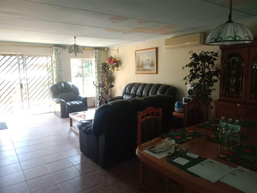 3 Bedroom Property for Sale in Mulbarton Gauteng