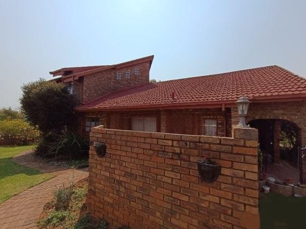 3 Bedroom Property for Sale in Rooihuiskraal Gauteng