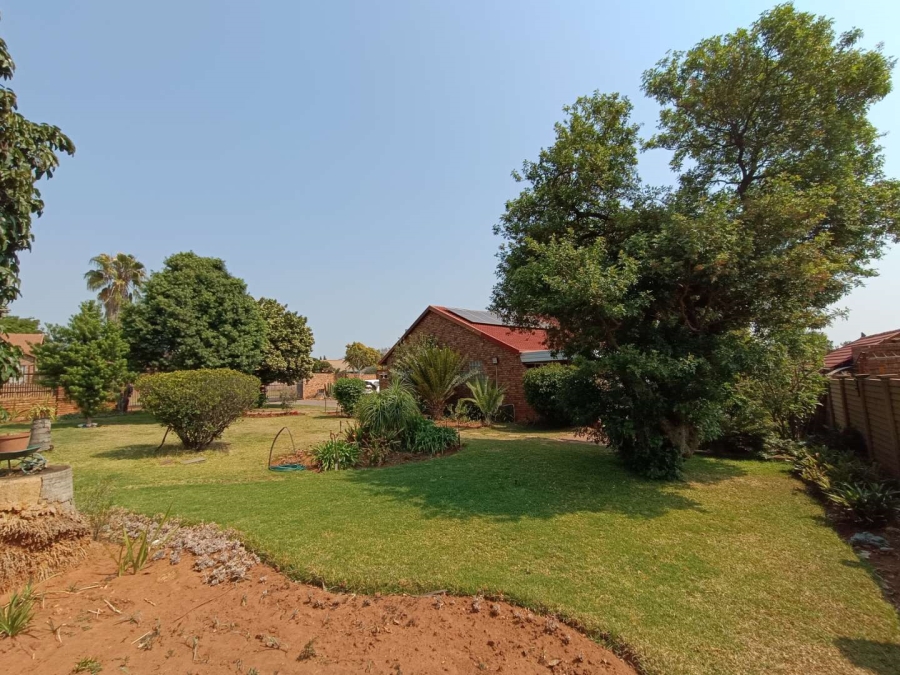 3 Bedroom Property for Sale in Rooihuiskraal Gauteng