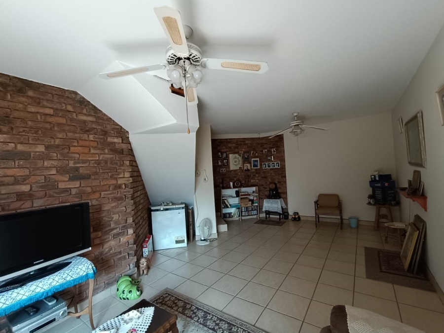 3 Bedroom Property for Sale in Rooihuiskraal Gauteng