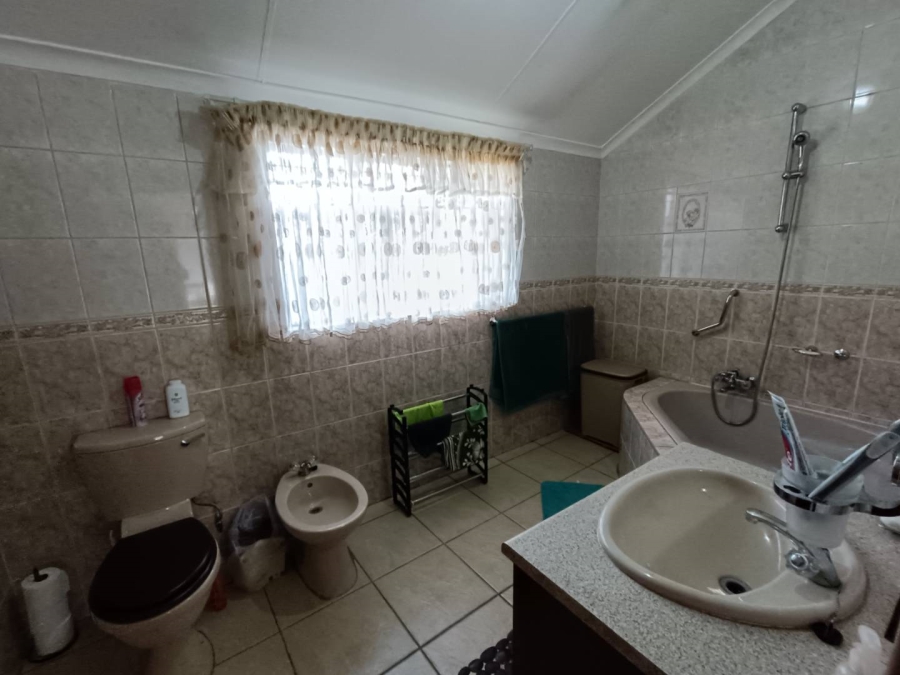 3 Bedroom Property for Sale in Rooihuiskraal Gauteng