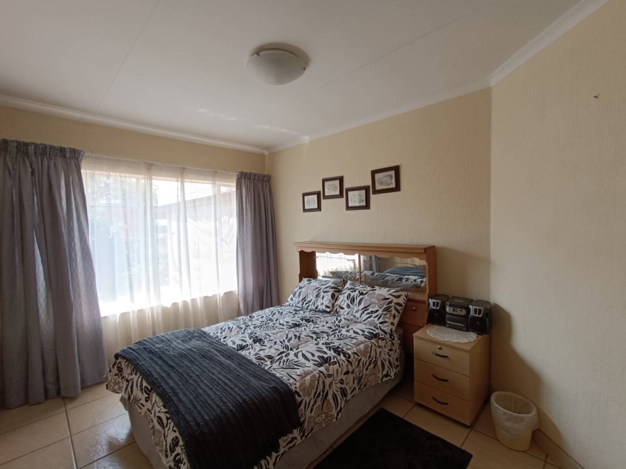 3 Bedroom Property for Sale in Rooihuiskraal Gauteng