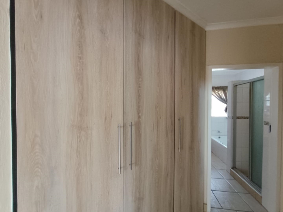 3 Bedroom Property for Sale in Rooihuiskraal Gauteng