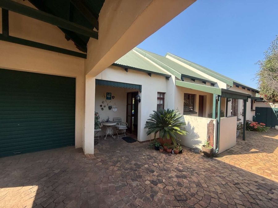 To Let 3 Bedroom Property for Rent in Weltevreden Park Ext 1 Gauteng