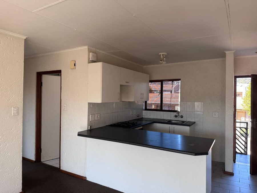 To Let 2 Bedroom Property for Rent in Fairland Gauteng