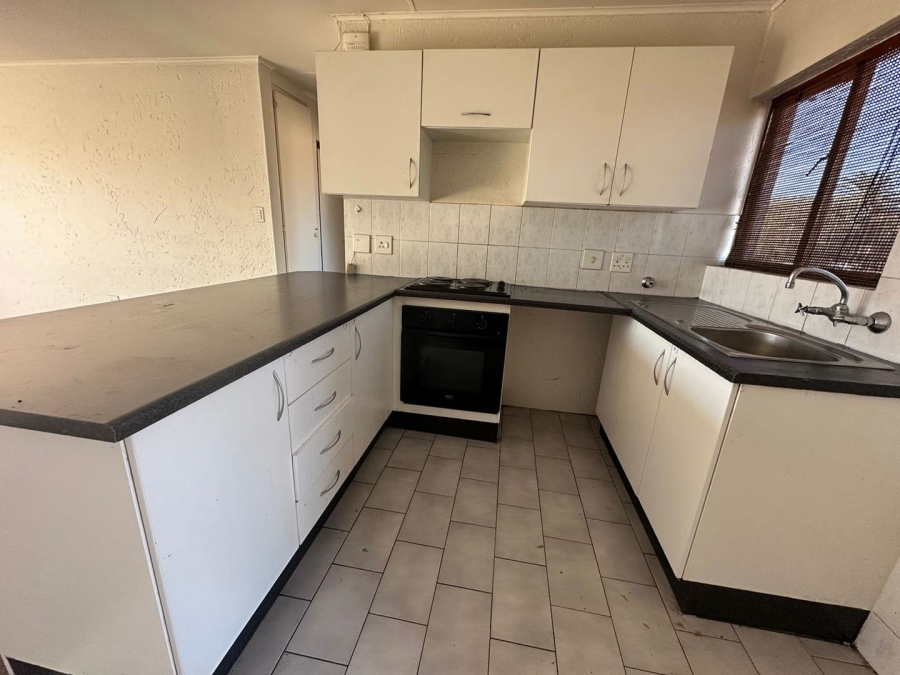 To Let 2 Bedroom Property for Rent in Fairland Gauteng
