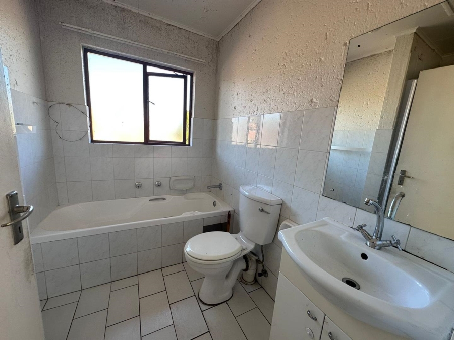 To Let 2 Bedroom Property for Rent in Fairland Gauteng