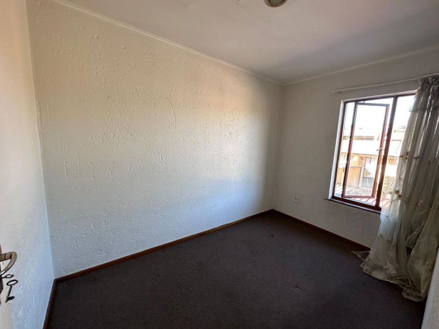 To Let 2 Bedroom Property for Rent in Fairland Gauteng