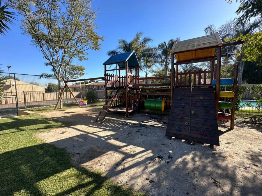 To Let 2 Bedroom Property for Rent in Fairland Gauteng