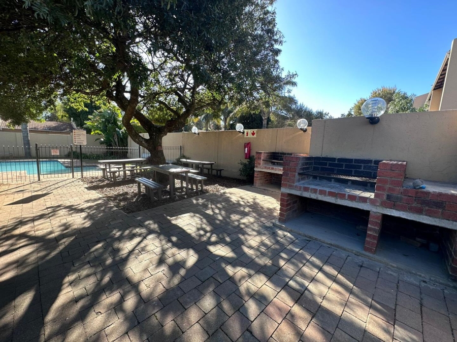 To Let 2 Bedroom Property for Rent in Fairland Gauteng