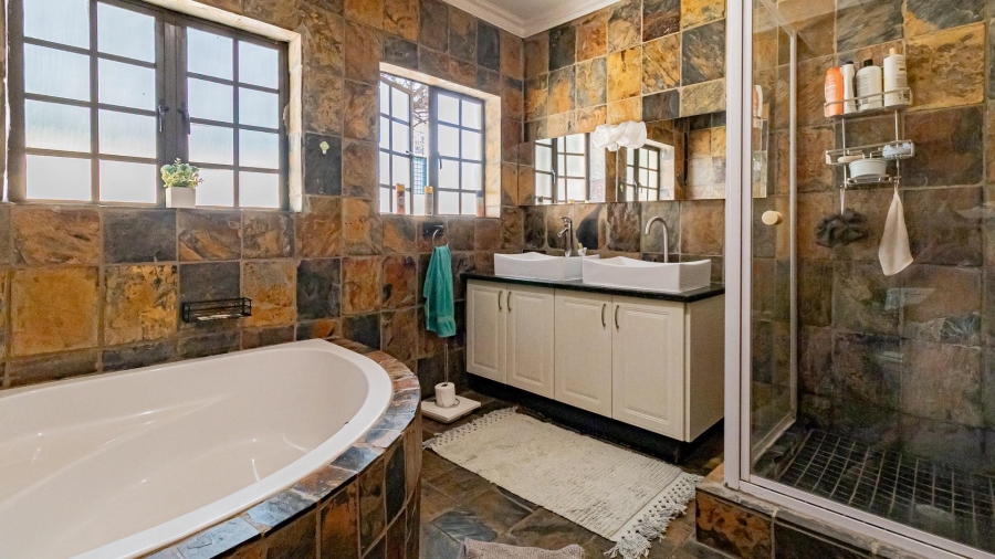3 Bedroom Property for Sale in Noordwyk Gauteng