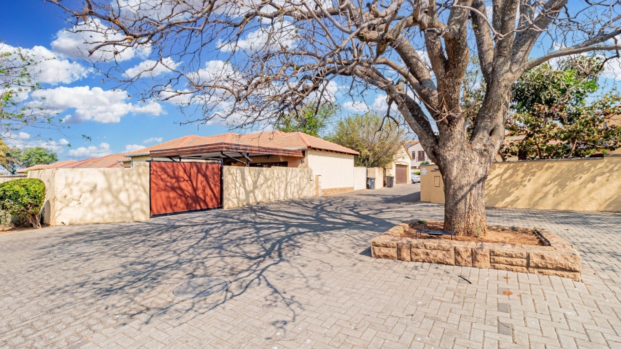 3 Bedroom Property for Sale in Noordwyk Gauteng