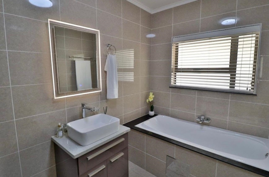 To Let 1 Bedroom Property for Rent in Broadacres Gauteng