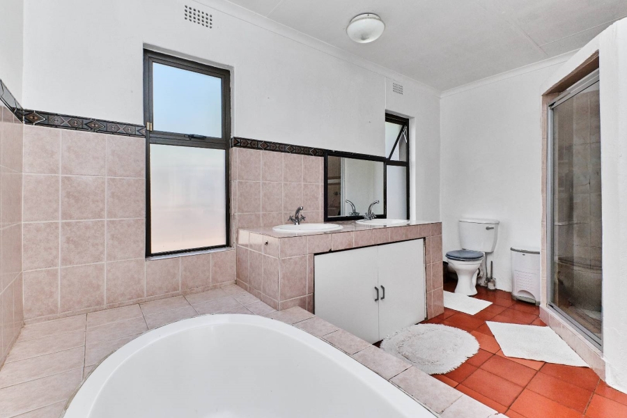 6 Bedroom Property for Sale in Bordeaux Gauteng
