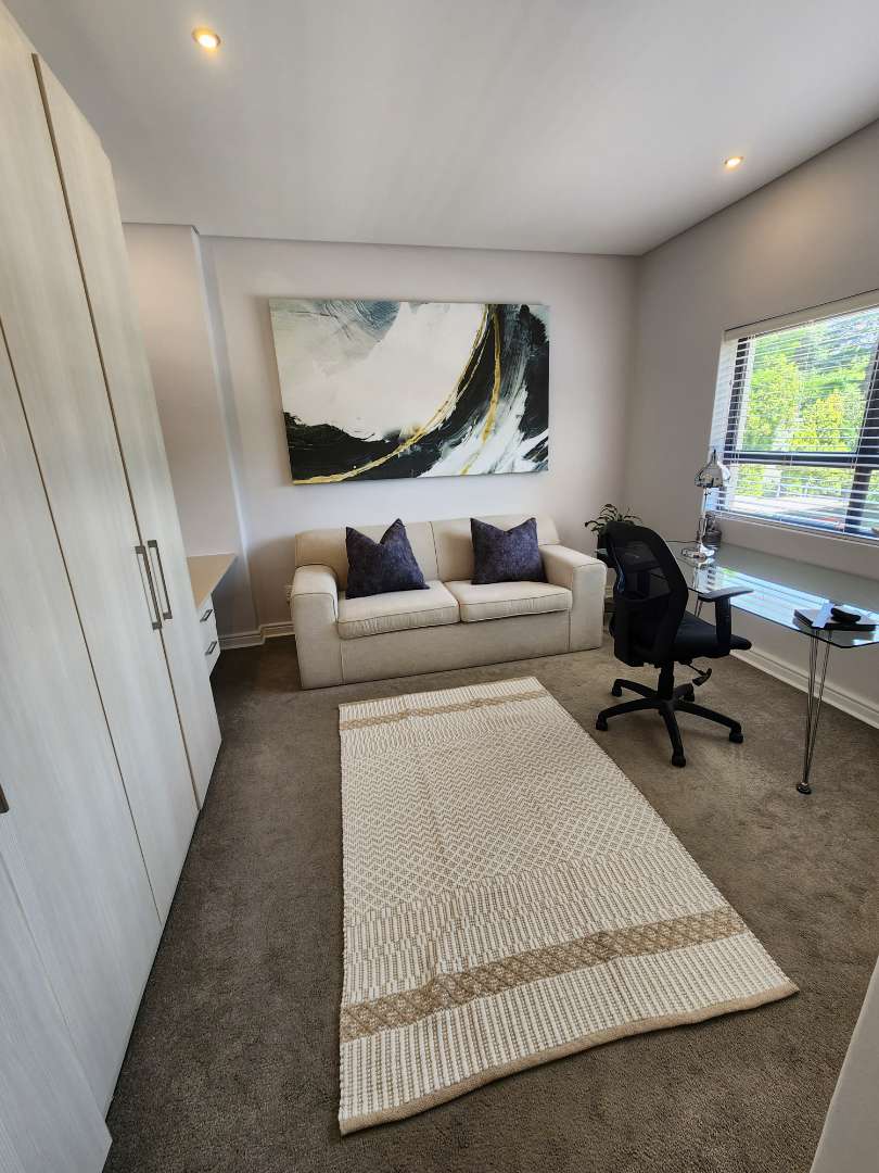 To Let 2 Bedroom Property for Rent in Saxonwold Gauteng