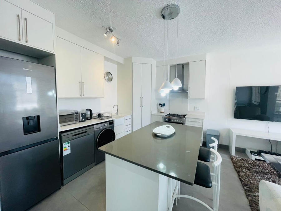 To Let 2 Bedroom Property for Rent in Sandhurst Gauteng