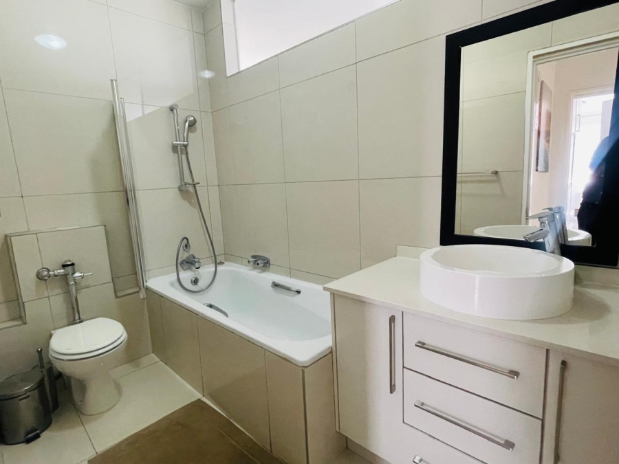 To Let 2 Bedroom Property for Rent in Sandhurst Gauteng