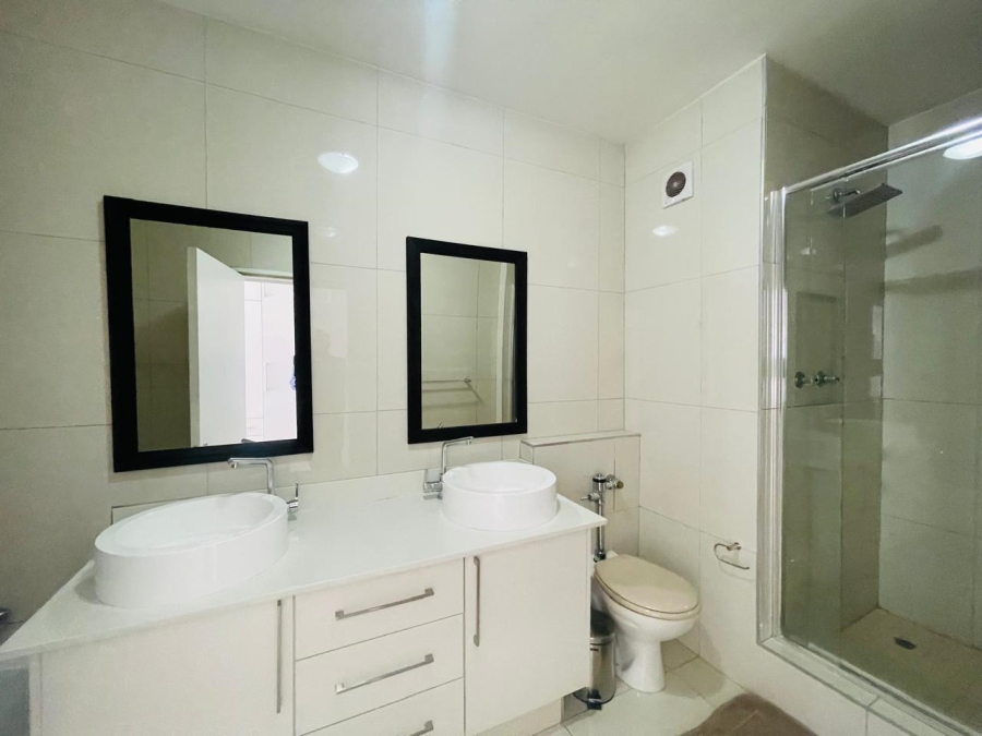 To Let 2 Bedroom Property for Rent in Sandhurst Gauteng