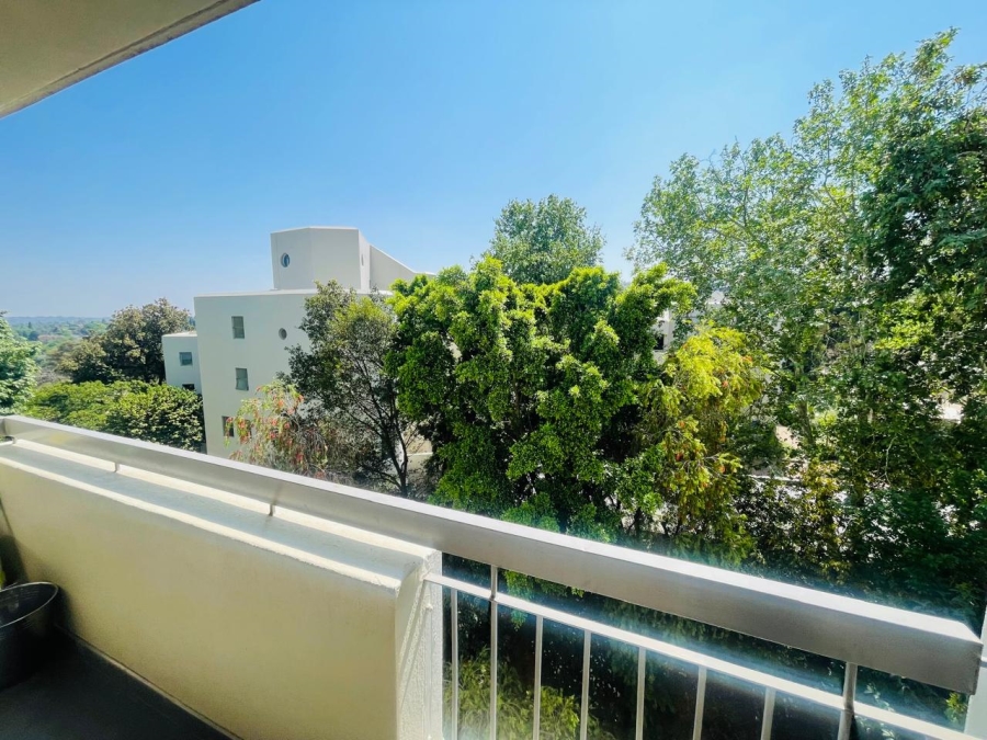 To Let 2 Bedroom Property for Rent in Sandhurst Gauteng
