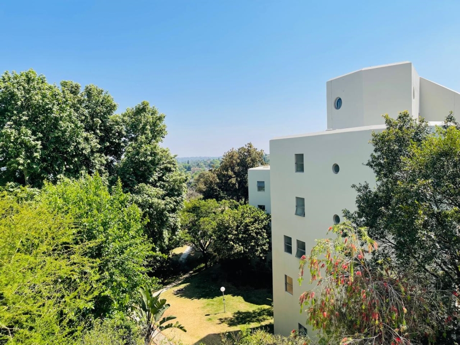 To Let 2 Bedroom Property for Rent in Sandhurst Gauteng