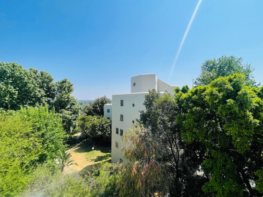 To Let 2 Bedroom Property for Rent in Sandhurst Gauteng