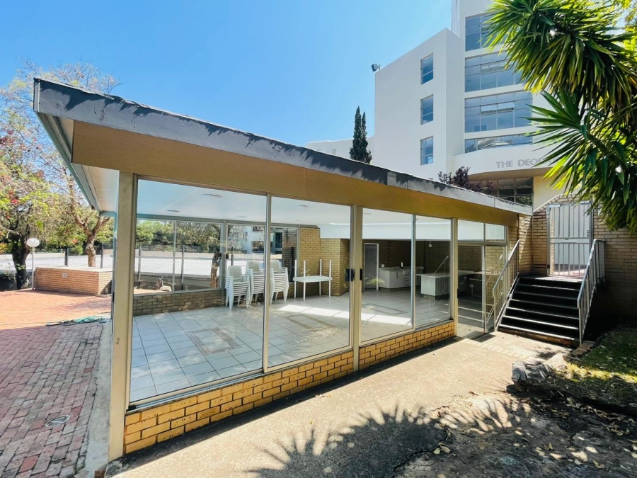 To Let 2 Bedroom Property for Rent in Sandhurst Gauteng