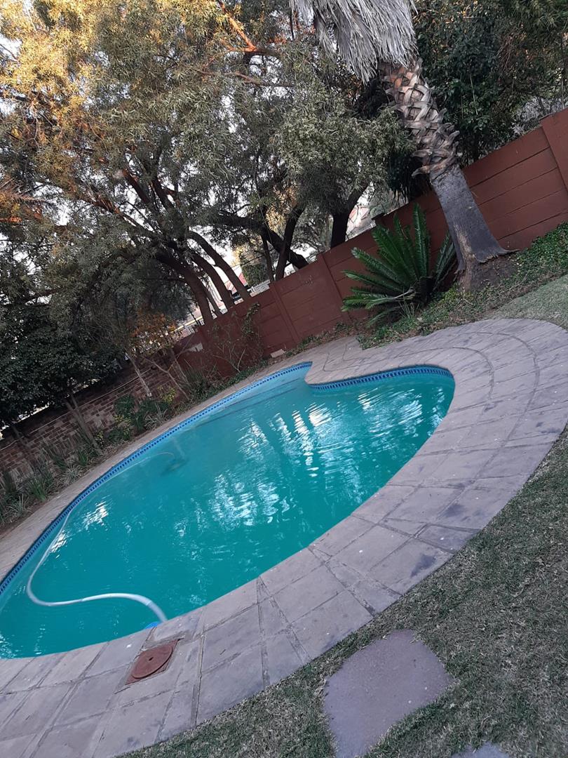5 Bedroom Property for Sale in The Reeds Gauteng