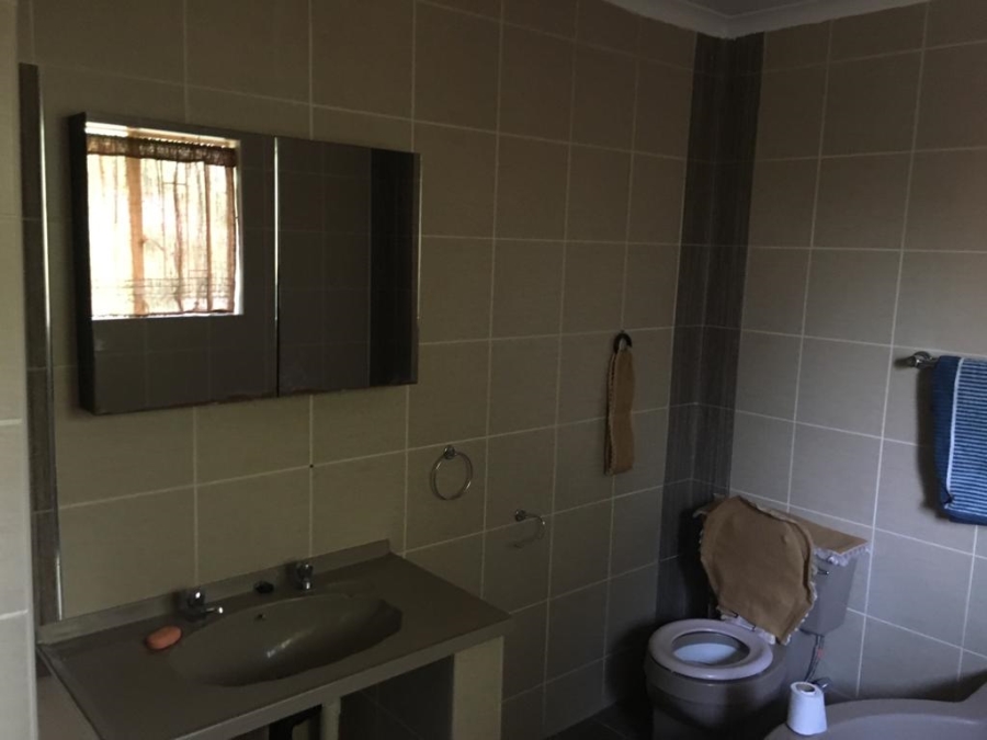 5 Bedroom Property for Sale in The Reeds Gauteng
