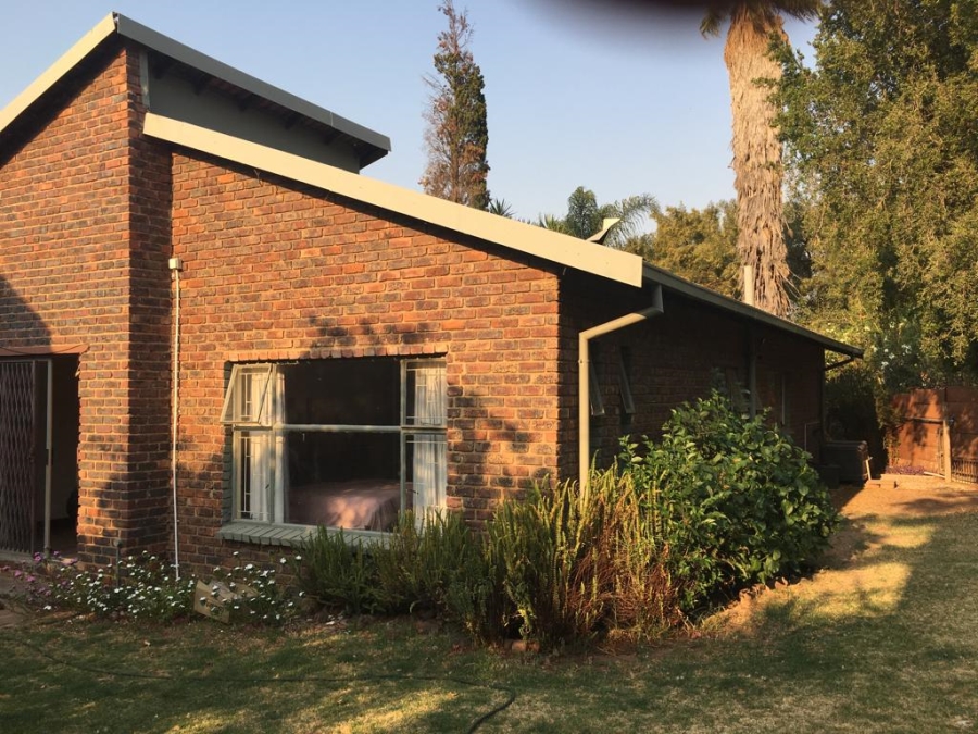 5 Bedroom Property for Sale in The Reeds Gauteng