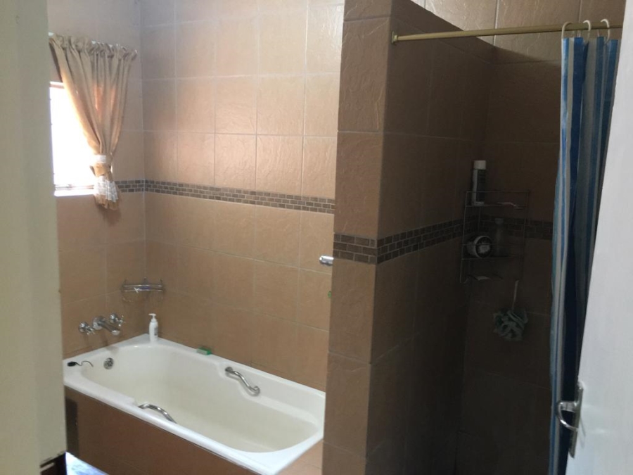 5 Bedroom Property for Sale in The Reeds Gauteng