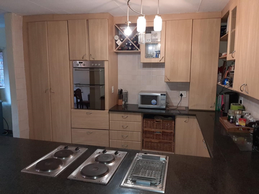 5 Bedroom Property for Sale in The Reeds Gauteng
