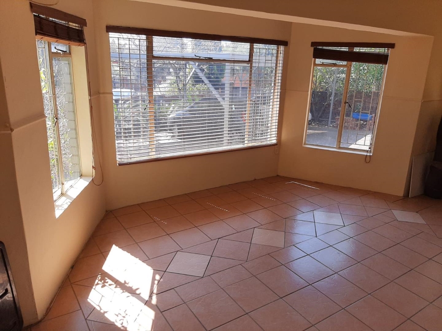 5 Bedroom Property for Sale in The Reeds Gauteng